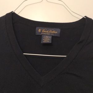 Brooks Brothers V-neck lightweight sweater XL